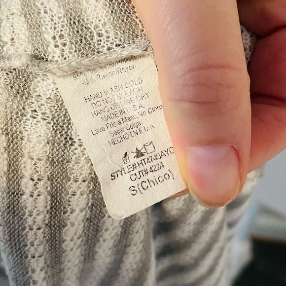 Buttons Cardigan - Picture 5 of 5